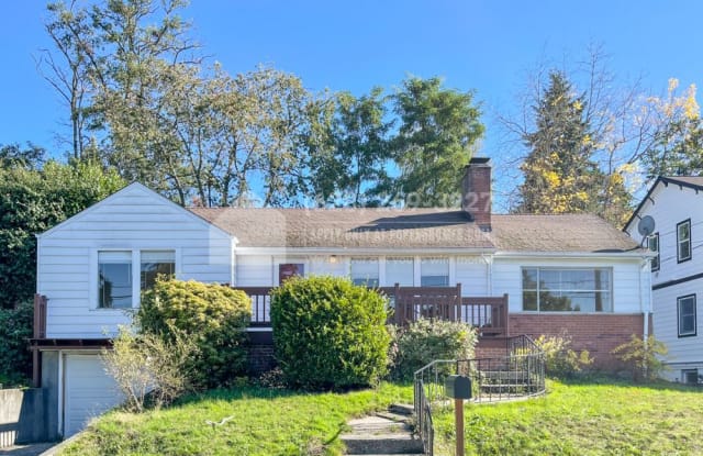 6832 47th Ave NE - 6832 47th Avenue Northeast, Seattle, WA 98115