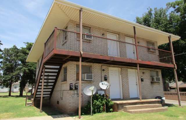 Just Half A Block From SWOSU! - 311 East Oklahoma Avenue, Weatherford, OK 73096
