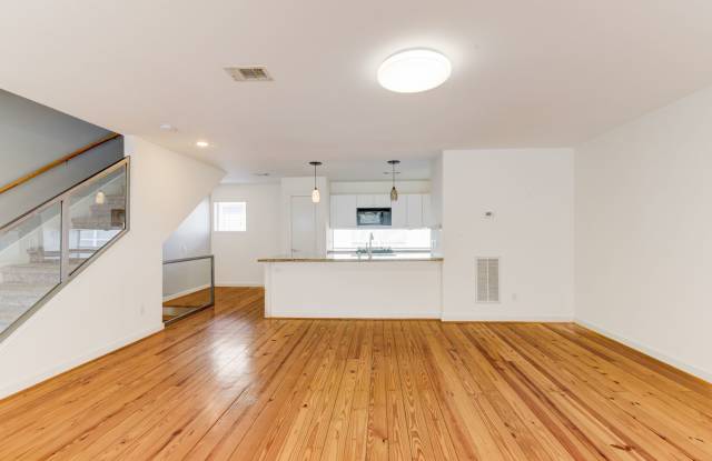 Modern Townhome In The Heart Of Midtown! - 1211 Arthur Street, Houston, TX 77019