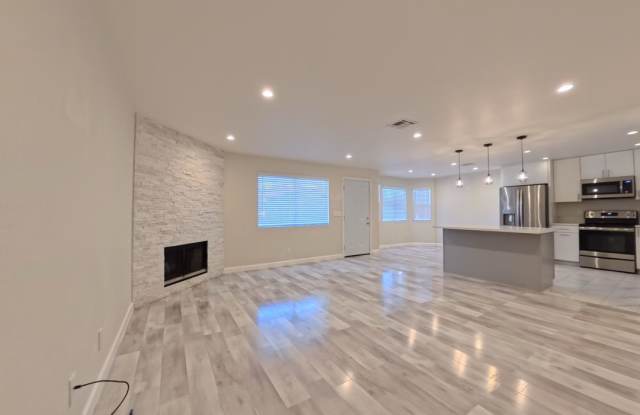 Modern style 2 Bed 2 bath Condo 1st Floor at The Lakes! photos photos