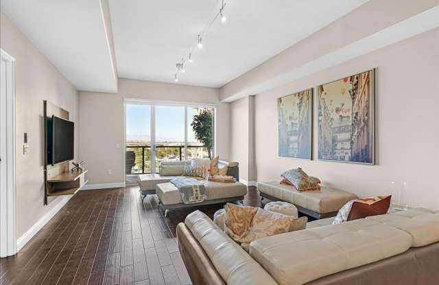 Designer Furnished Beauty at One Las Vegas! Gallery 4