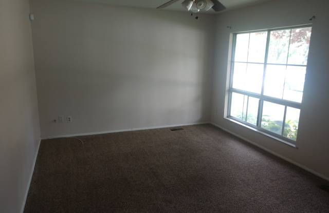 607 Ridgewood Court Gallery 3