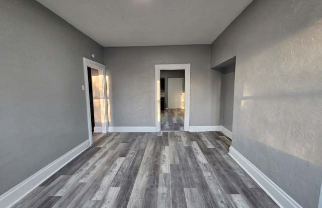 Newly updated 3 bedroom 1 bath apartment in the Northside! Gallery 4