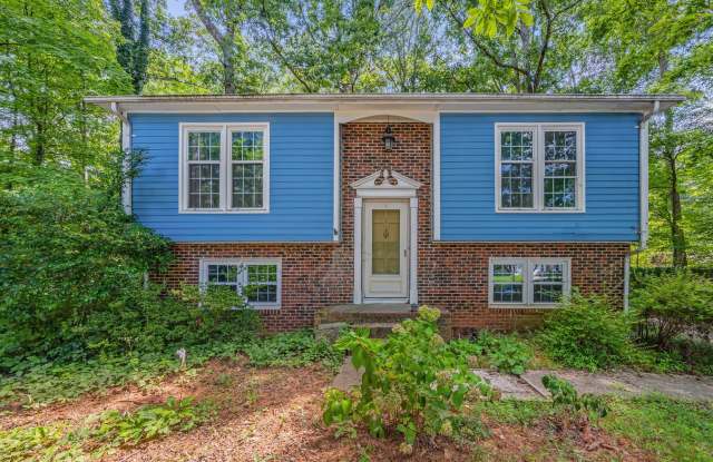 Lovely 3 bedroom, 1 1/2 bathroom home in Greensboro with fenced-in backyard photos photos