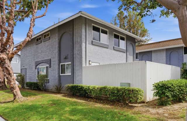 OPEN HOUSE SATURDAY 4/11 - 12PM TO 2PM Sunny and Bright 3 Bedroom End Unit in Yorktown Villas Neighborhood photos photos