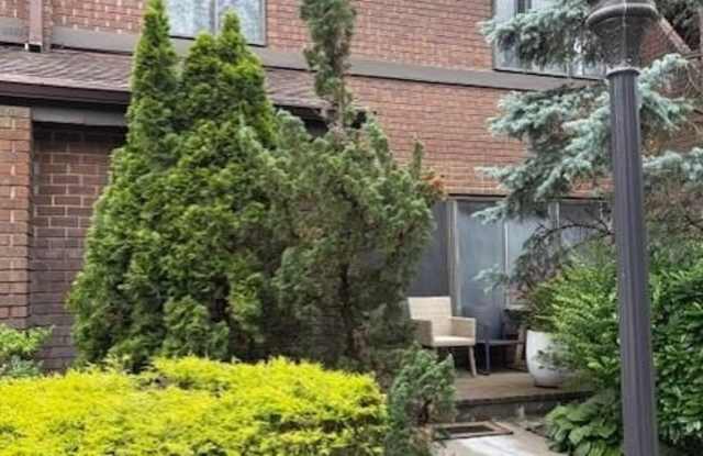 14 Squirrel Hill photos photos