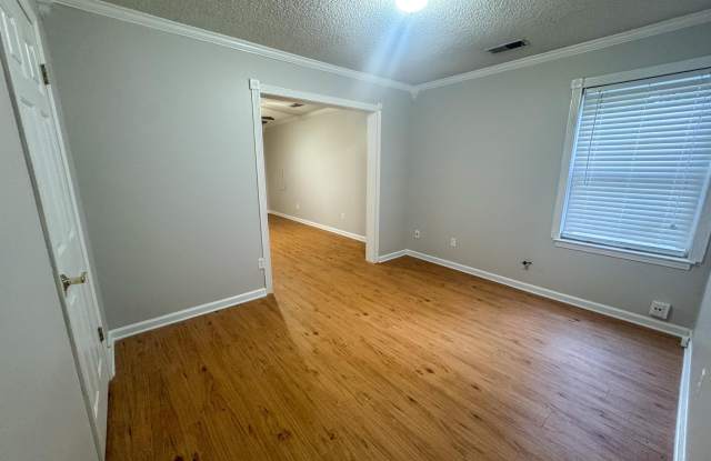 880 HUNTERS RETREAT Dr Gallery 2
