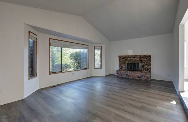 Spacious 3 Bed 2.2 Bath Home in Fantastic Federal Way Location! Gallery 3