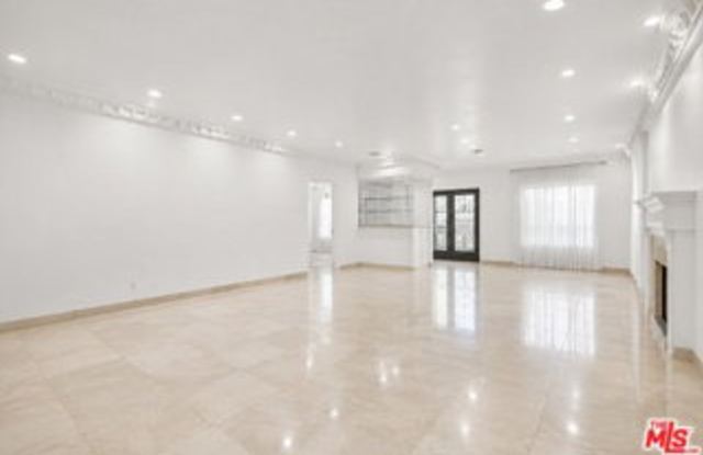 482 South Sherbourne Drive Gallery 2