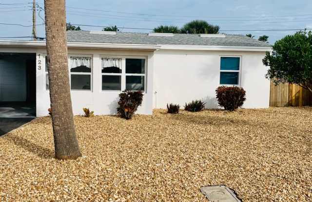 Beachside Bungalow Gallery 1