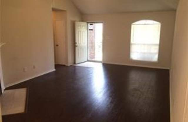 620 Bandera Street Gallery 3