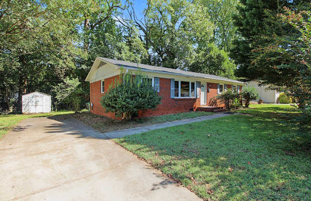 4 Bedroom Brick Ranch in Prime Location! Gallery 3