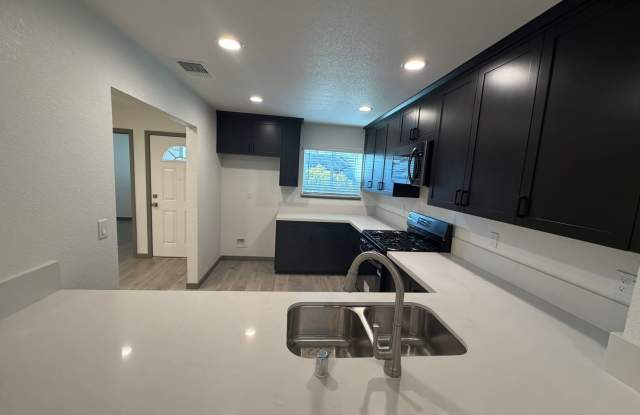 Welcome to this Spacious Gorgeous Two-story 3Bed 2Bath home located in Sacramento - LEASE TODAY! Gallery 3
