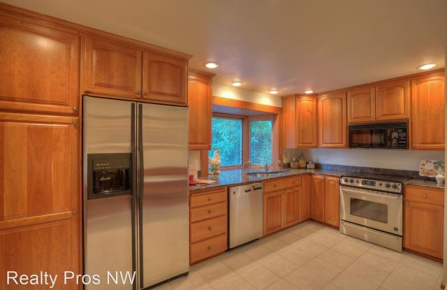 1927 168th Ave NE Gallery 2