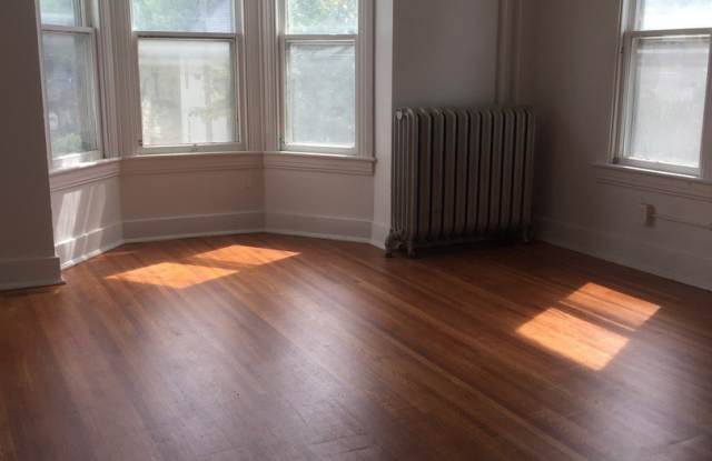 Large 2nd Floor, 4 Bedroom Apartment in York City Near Farquhar Park photos photos