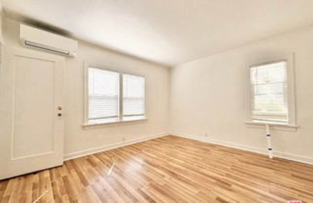 1450 South Hayworth Avenue Gallery 3