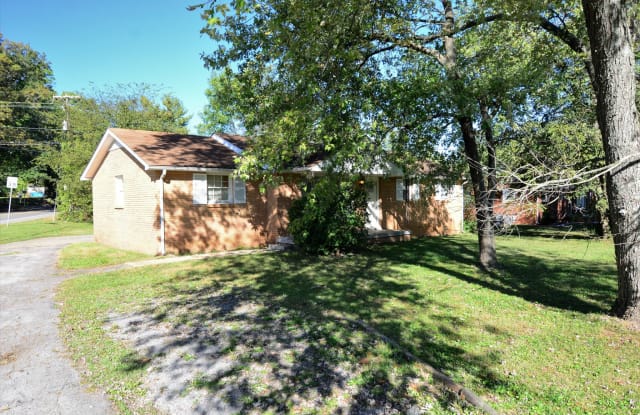 39 Charlemagne Blvd - 39 Charlemagne Boulevard, Clarksville, TN 37042