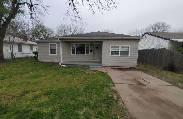 Free standing home just 2 blocks from Central and Mclean photos photos