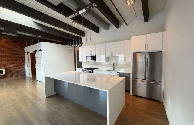 Prime Fort Point 1BR Condo – Steps from Seaport & South Boston w/ Garage Parking Gallery 4