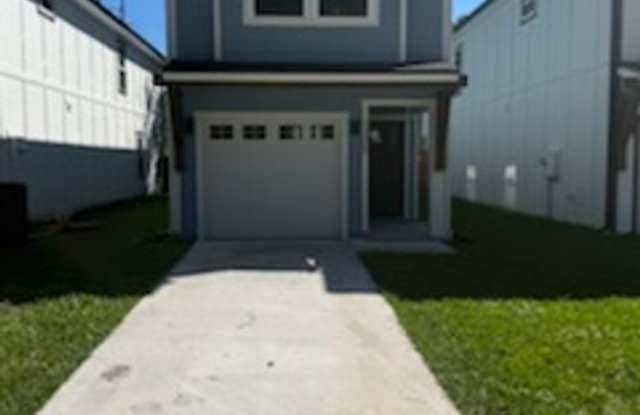 3-Bedroom, 2.5 Bath Single Family for Rent in Jacksonville, FL | Attached Garage & Modern Kitchen Gallery 1