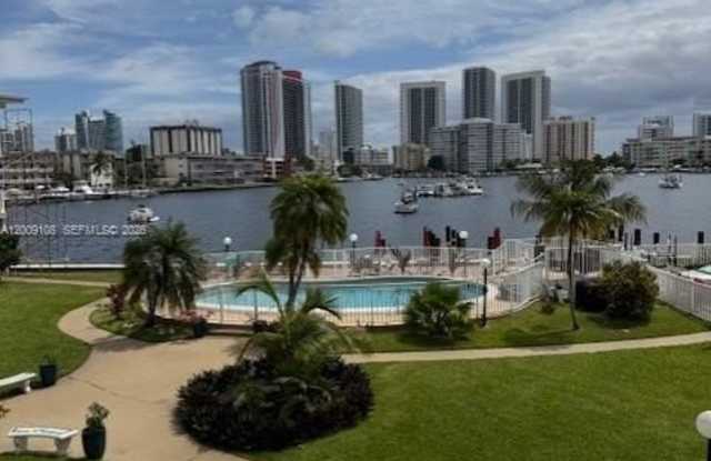 450 Golden Isles Dr photos photos