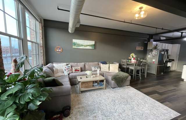 Oak Knitting Mill Apartments – Franklin Square Available Gallery 4