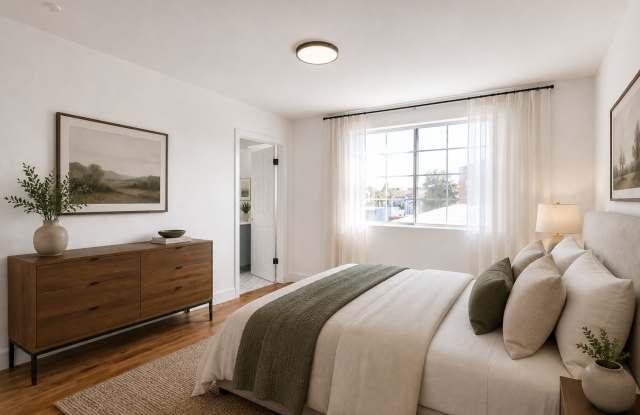 1827 N Wilcox Ave - Now Offering a $500 Look & Lease Credit on Select Units! Gallery 2