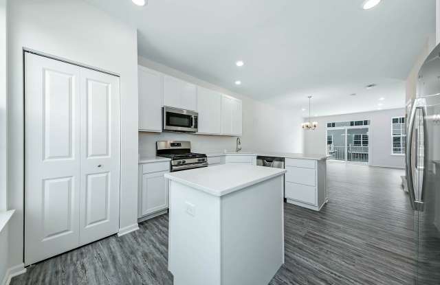 225 Lakeshore Drive Gallery 4