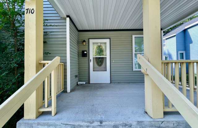 Four Bedroom Home in Southeast Grand Rapids photos photos