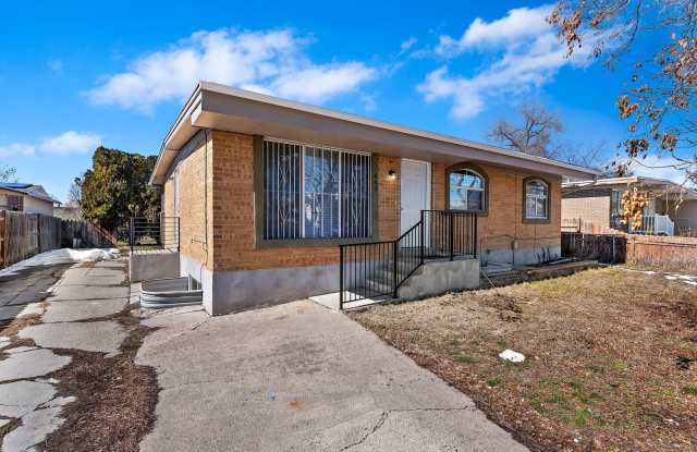 NO LEASING FEE + $300 OFF FIRST MONTH'S RENT! Updated 6 bedroom home is a must see!! Gallery 3