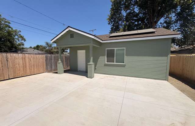 Upgraded 1 bed, 1 bathroom home in Visalia CA. photos photos