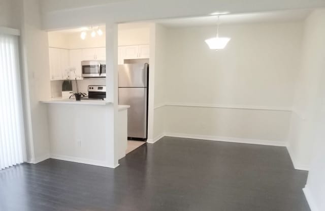 For Rent 1/1 beautiful remodeled condo in front of Full Sail. - 3044 Antique Oaks Circle, Orange County, FL 32792