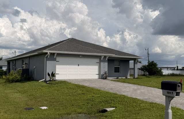 1017 Northeast Juanita Place Gallery 2