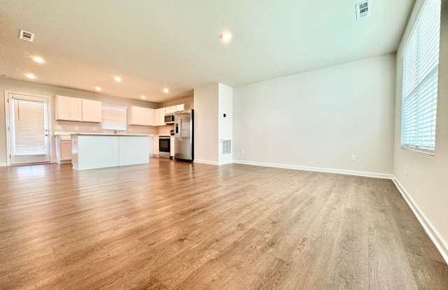 4 Bedroom, 2.5 Bath Home w/ Office and 2 Car Garage Gallery 4