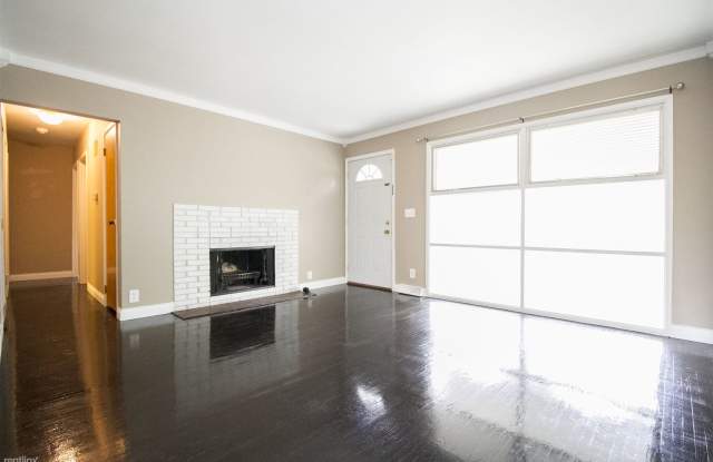 826 Mackow Dr Gallery 2
