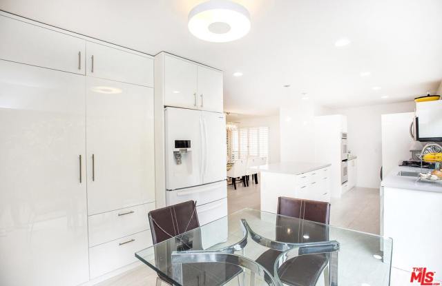 10389 SUMMER HOLLY Circle Gallery 3