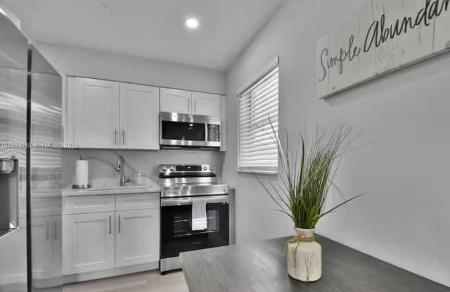 708 SW 16th Ave photos photos