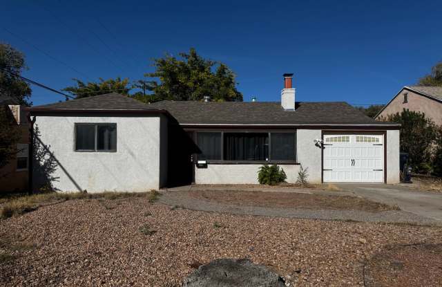 Home near UNM. - 2945 Santa Clara Avenue Southeast, Albuquerque, NM 87106