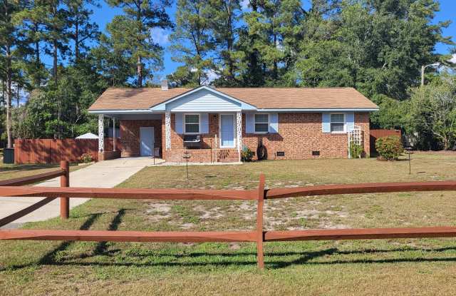 3 Bedroom, 1 Bath Furnished Ranch Style Home Gallery 1