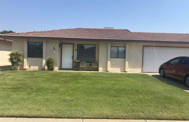 Price Reduced!! Great twin home walking distance to Harmon's! - 575 South 1100 East, St. George, UT 84790