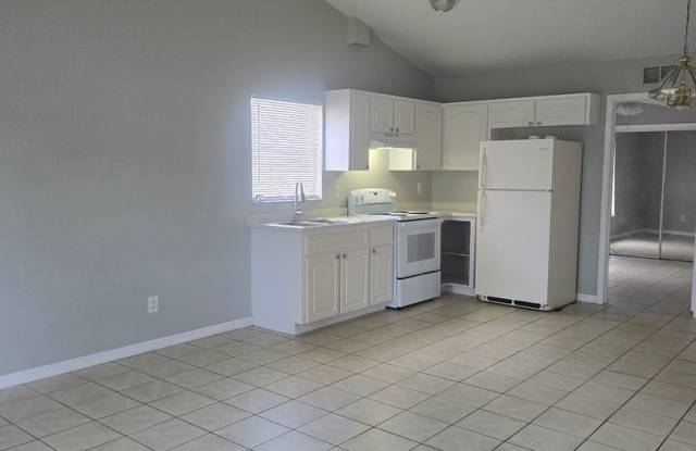 102 Drake St - 2 Bed, 1 Bath For Rent Gallery 3