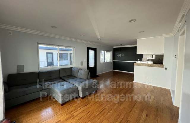 5726 Woodman Ave. Gallery 2
