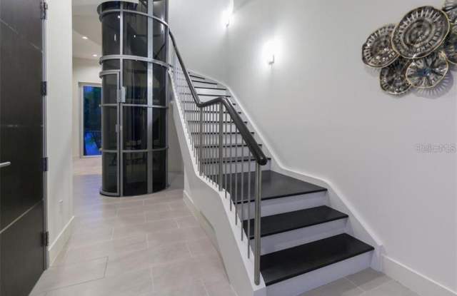 219 COSMOPOLITAN COURT Gallery 3