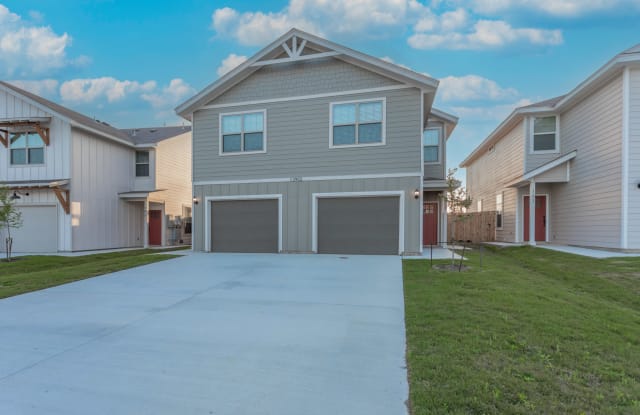 13902 Enzo Gate - 102 photos photos