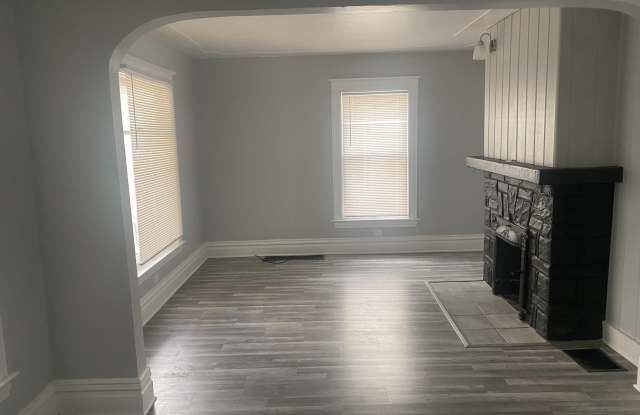 425 Bellevue Pl Gallery 3