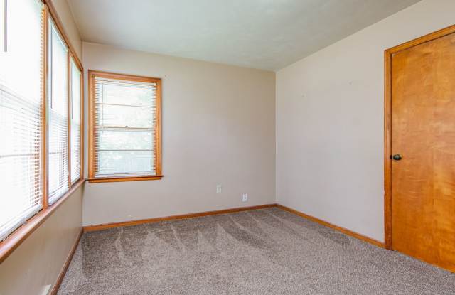 Great 5 Bedroom on East Side of Campus - 1411 Vista Lane, Manhattan, KS 66502