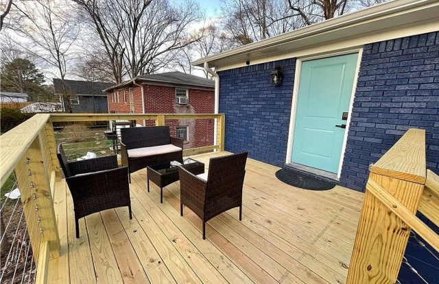 Room in 5 Bedroom Home at Cedar Ave NW photos photos