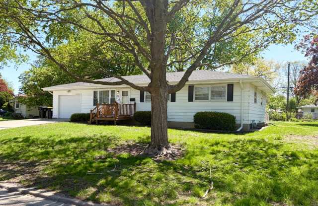 Your Dream Home Awaits at 801 Sheridan Rd! photos photos