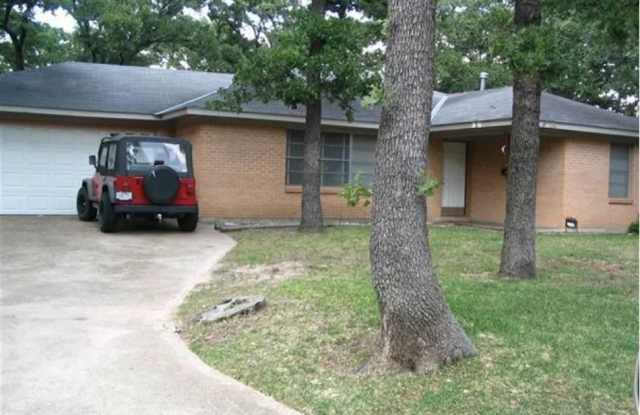 4005 Oaklawn St photos photos