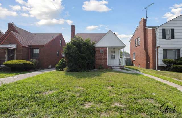 $1250 3 bedroom bungalow photos photos